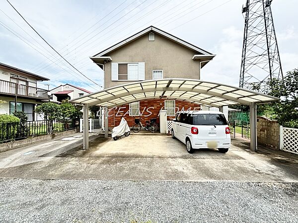 車種により最大2台駐車可能なワイドカーポート♪バイクや自転車も置けます♪