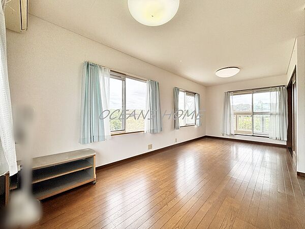 2階11.5帖洋室です。2部屋に分けて4LDKとしても利用可能です◎