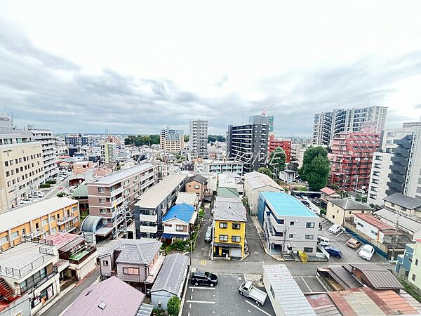 11階建て9階バルコニーからの眺望です。遮るものがないため、陽当り・通風・眺望良好◎