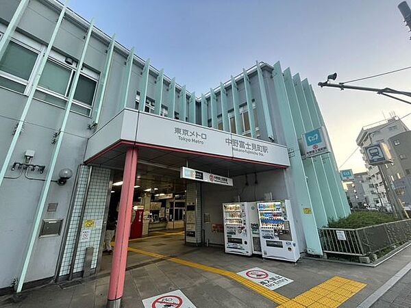 中野富士見町駅(東京メトロ 丸ノ内線) 徒歩6分。 440m