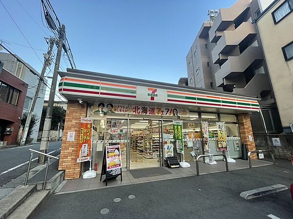 セブンイレブン中野鍋横店 徒歩3分。 190m