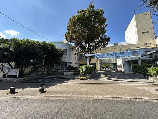 杉並区立杉並第十小学校 徒歩14分。 1120m