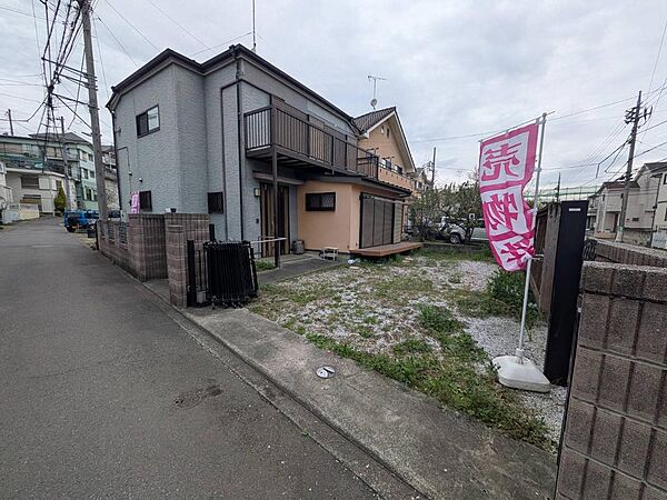 現況、平成１５年８月築の戸建あり