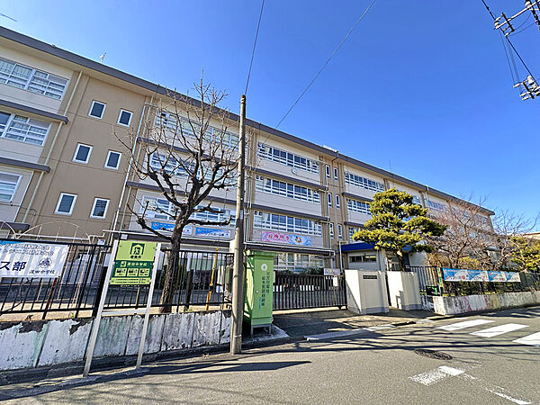 川崎市立渡田中学校（870m）
