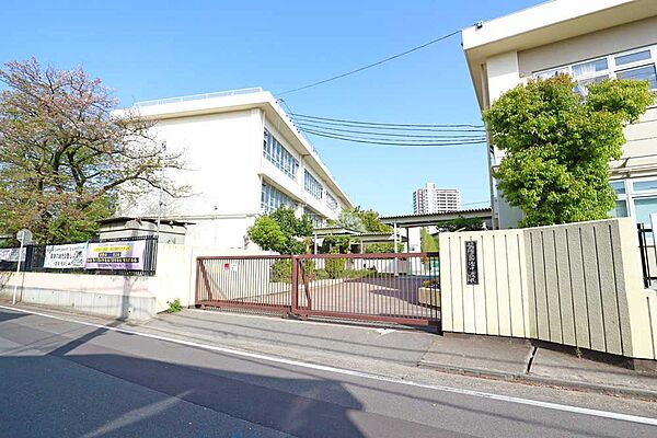 川崎市立御幸中学校（690m）