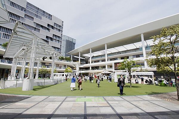 ラゾーナ川崎プラザ（740m）