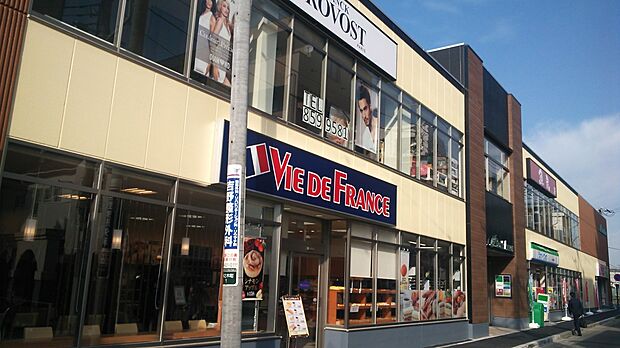 ショッピングセンター 1060m Beans　Annex大口(個性あふれる店舗が並び、それぞれの店舗ならではの商品・サービス・技術を提供しています。)