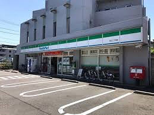 コンビニ 645m ファミリーマート白山二丁目店(近いので、なにかと便利なコンビニ。日々の暮らしに便利です！)
