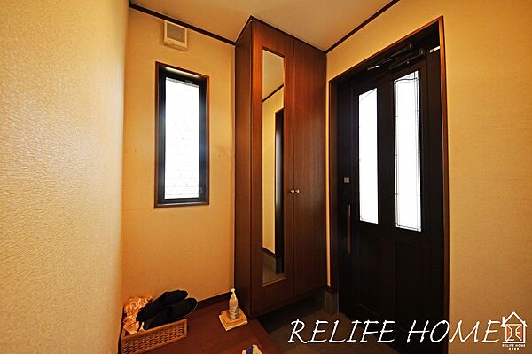 家の中でお客様を迎える最初の場所である玄関は、家の印象そのものです！  玄関の空間演出、デザインにもこだわったスタリッシュハウス♪