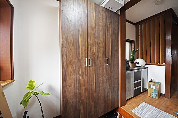 家の中でお客様を迎える最初の場所である玄関は、家の印象そのものです！  玄関の空間演出、デザインにもこだわったスタリッシュハウス♪