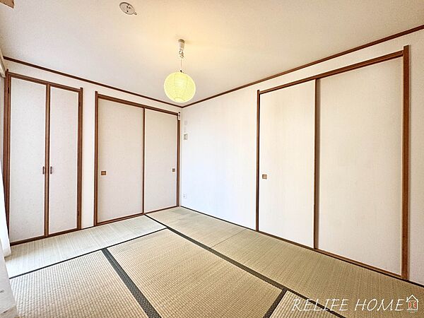 小さなお子様の遊び場や、疲れた時の昼寝スペースにも！来客用の一部屋としても便利な和室！たまに泊まりにくるおじいちゃんおばあちゃんのお部屋にも最適です♪