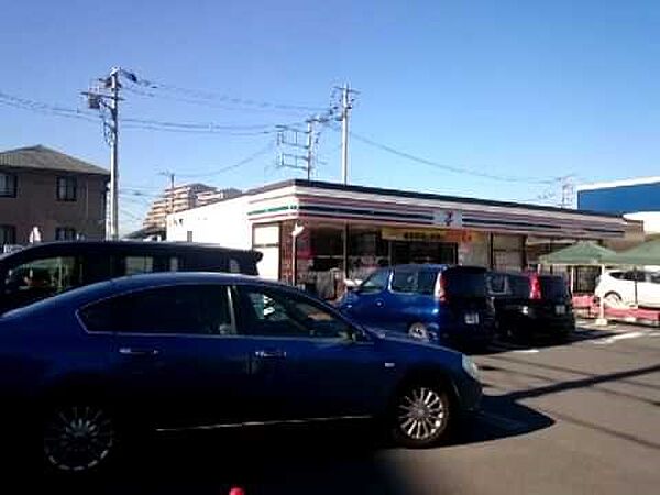 コンビニ 850m セブンイレブン横浜森の台店(コンビニの王道「セブンイレブン」も近いので、なにかと便利ですね！)