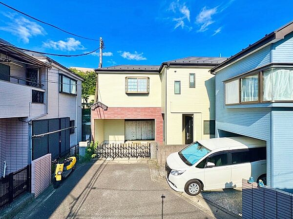 閑静な住宅地で子育て家族にピッタリ。緑に恵まれたエリアで、自然に包まれた穏やかな暮らしを実現するための、ゆとりある住環境が整っています。