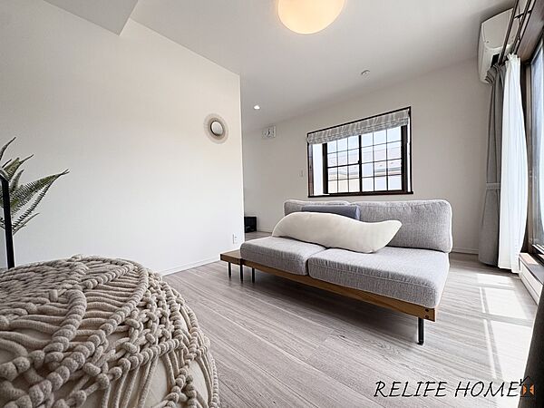 ■Living Room■  シンプルな内装と偏り過ぎないデザインで統一感を演出。日常をワンランク上にする上質なリビング空間。