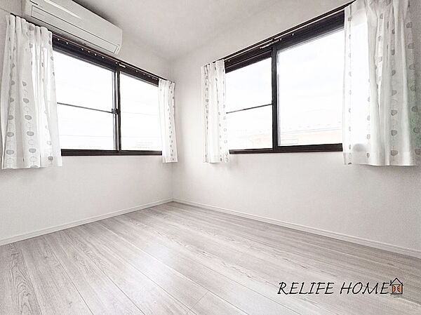 ■Style room■  2面採光で太陽の光がたくさん差し込む洋室です！クローゼットも完備しておりますので収納にも困りません！※本画像はAIがCGで家具を消しております。