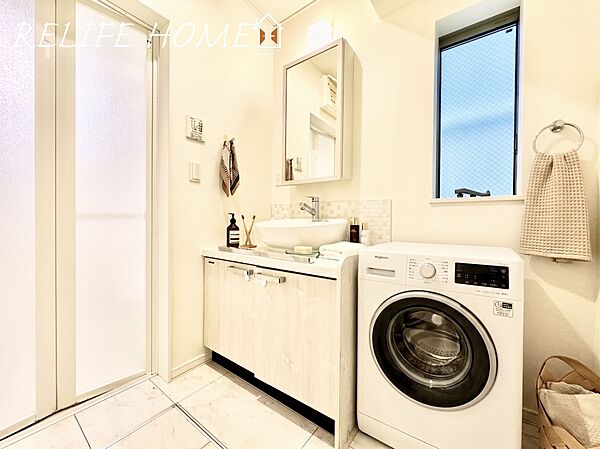 ■Styling Room■  ※本画像はAIで家具等をCG処理しております。ゆとりの洗面スペースで朝の身支度も快適スムーズに。髪のセットやお化粧もストレスなくこなせそうですね！