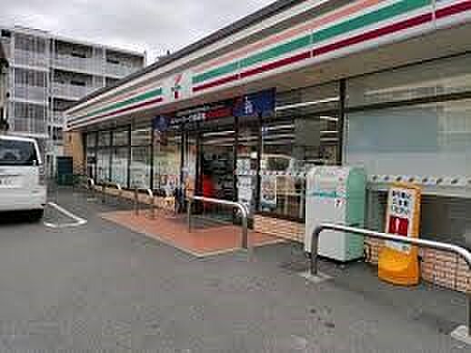 コンビニ 260m セブンイレブン横須賀公郷町2丁目店(近いので、なにかと便利なコンビニ。日々の暮らしを彩ります！)