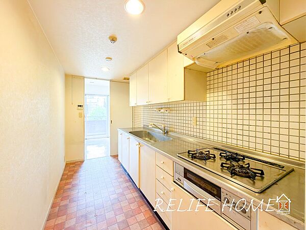 ■System kitchen■毎日使うキッチン周りが綺麗で清潔に保たれていると、お料理を作るのも楽しくなりますよね。機能性とデザイン性を持たせたキッチンで気持ちよくお料理が出来そうです。