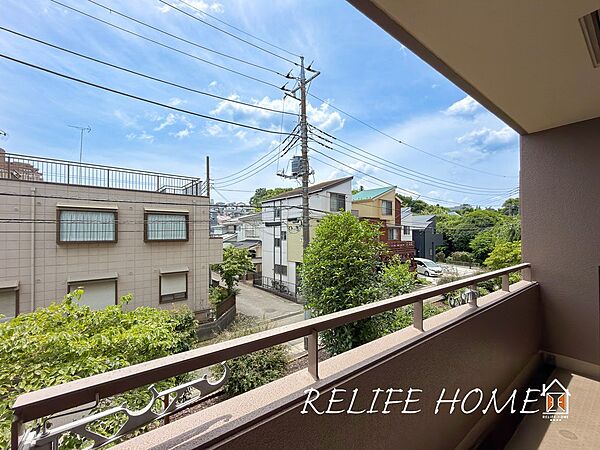 ■Balcony■  バルコニーは開放感があり、洗濯物を干すだけでなく気分転換のスペースとしても活躍♪ご家族に合わせた楽しみ方ができますね。