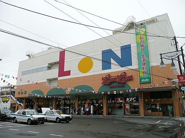 ショッピングセンター 870m ビーンズ中山(個性あふれる店舗が並び、それぞれの店舗ならではの商品・サービス・技術を提供しています。)