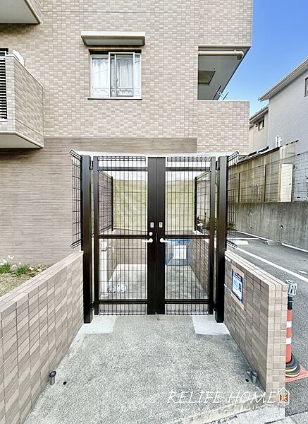 ゴミ置場は敷地内にあり、とても便利です！
