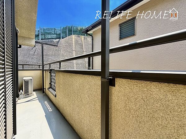 ■Balcony■  バルコニーは開放感があり、洗濯物を干すだけでなく気分転換のスペースとしても活躍♪ご家族に合わせた楽しみ方ができますね。