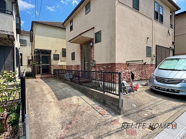 ■Garage■敷地内駐車場完備！前面道路も広くお車も停めやすいです♪