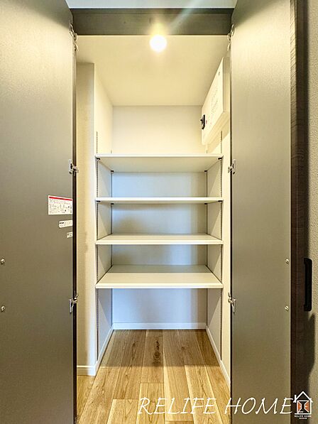 ■Closet■居室には収納スペースを備えており、衣類や荷物をしっかり収納できるため、ゆとりある住空間を保つ事が出来ます。