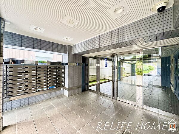 ■Entrance■  ゆとりを感じさせる明るい空間が住まう人や訪れる人を心地よく迎え入れてくれます。