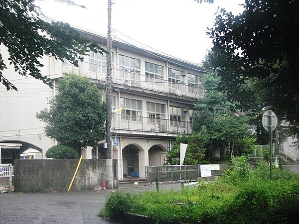 中学校 635m 横浜市立老松中学校(少子化の進む昨今にあり、生徒数が400人以上の賑やかな学校なので、お子様のコミュニケーション力を育むには良いですね！)