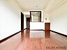 リビング/ダイニング：■Living Room■  家族が集まる広々とした空間のＬＤＫ。導線もしっかりと取れているのでダイニングテーブルやソファー、ローテーブル等の家具もしっかりと配置できます。