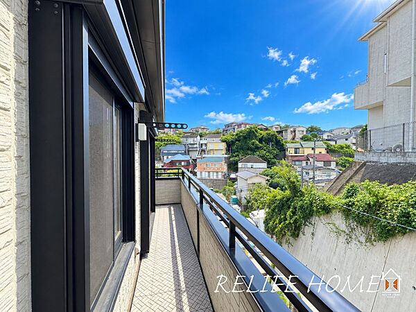 ■Balcony■  バルコニーは開放感があり、洗濯物を干すだけでなく気分転換のスペースとしても活躍♪ご家族に合わせた楽しみ方ができますね。