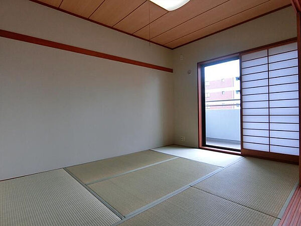 画像24:畳の上でゆっくりとくつろげる和室です