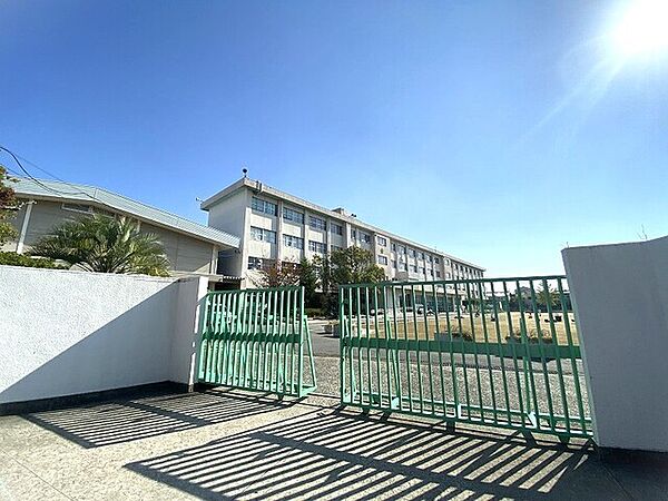 寝屋川市立和光小学校