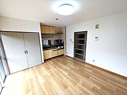 グランパルAZ II 106号室 1階ワンルームのリビング/ダイニング