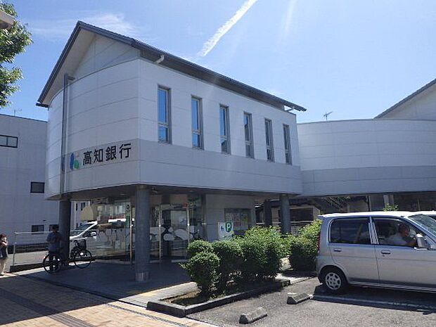高知銀行竹島支店 390m