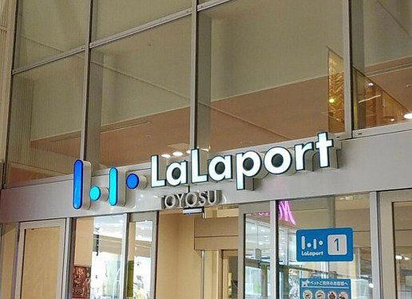 ららぽーと豊洲映画館、飲食店、キッザニア、専門店多数からなる商業複合施設です。 1630m