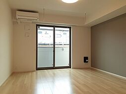 クリスタル ピア 102号室 1階ワンルームのリビング/ダイニング