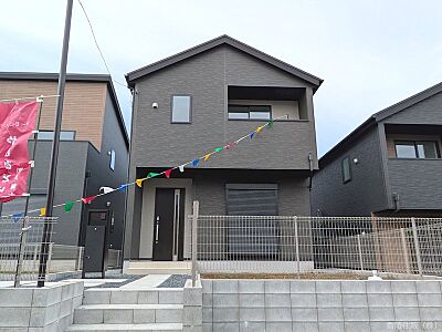 外観：南側遊歩に面し日当たり良好！