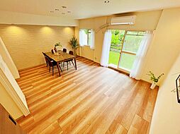 グリーンメゾン南大沢13−17号棟 4LDKのリビング/ダイニング