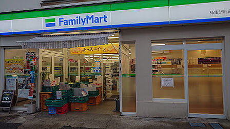 ファミリーマート 柿生駅前店 徒歩12分