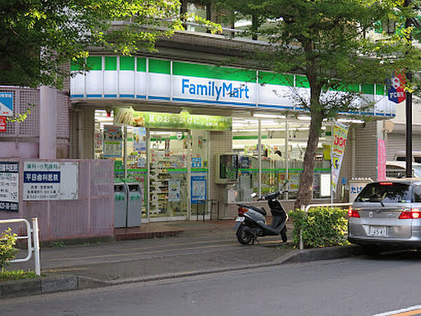 ファミリーマート 府中押立町一丁目店　徒歩2分