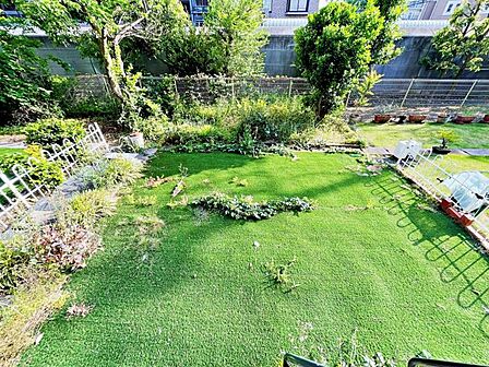 南西向けの専用庭。採光・通風良好です♪