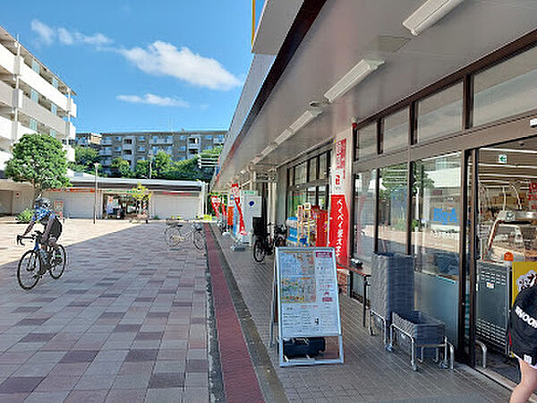 ビッグ・エー 八王子南大沢店　徒歩5分