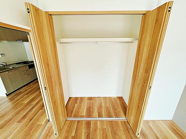 アクセントクロスでお洒落なリビングです。
