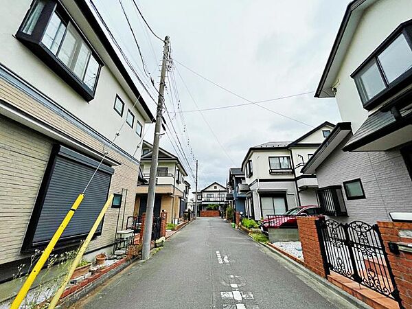 前面道路(南側公道約5ｍ、西側公道約4ｍ)