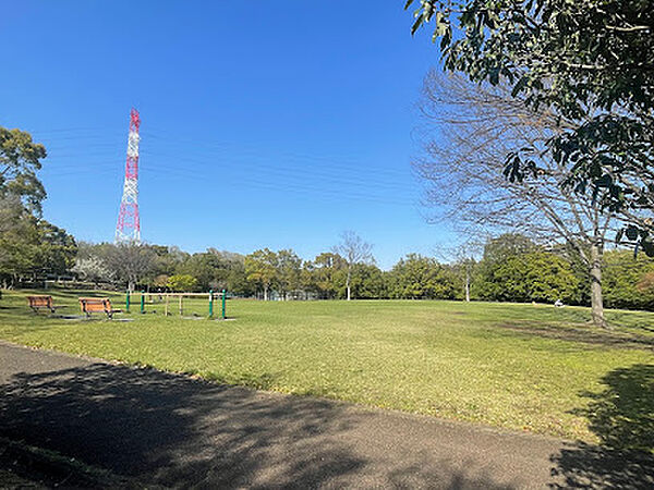 多摩市立貝取北公園 徒歩13分
