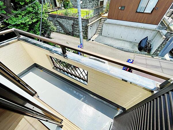 南東向けのバルコニー。採光・通風良好です。