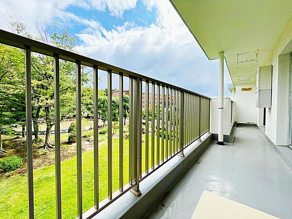 南向けのバルコニー。採光・通風良好です。
