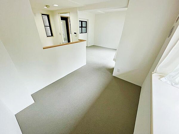 南向けのリビング。採光・通風良好です。